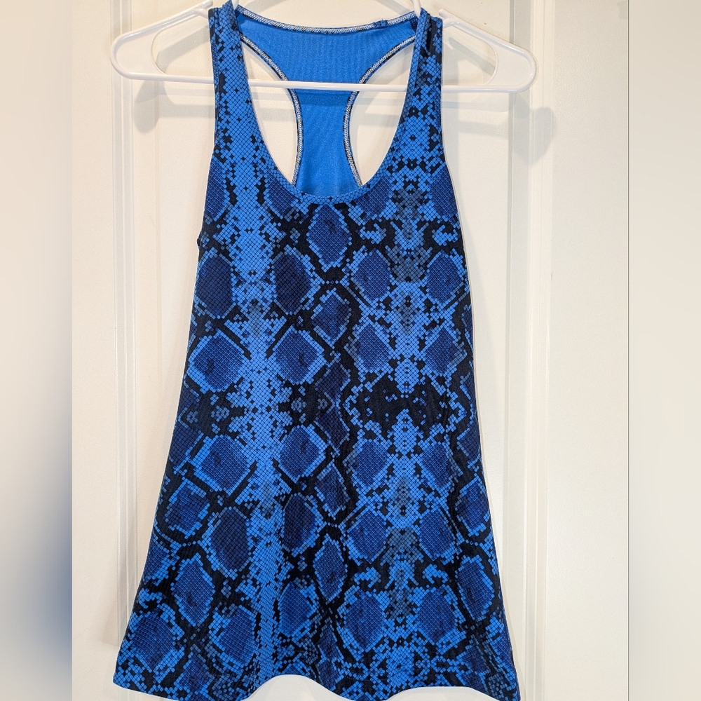 Lululemon Racerback Athletic Tank Blue Snakeskin Print Built In Bra Size 6
